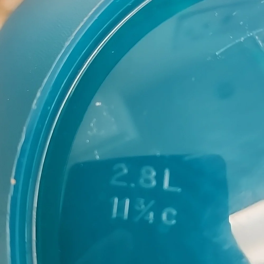Tupperware Servalier Bowl W/ Sunburst Lid